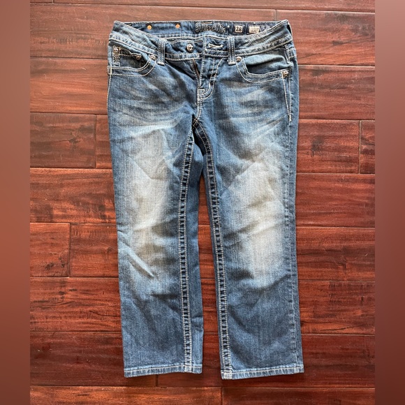 Miss Me Capri 28 - Picture 3 of 4